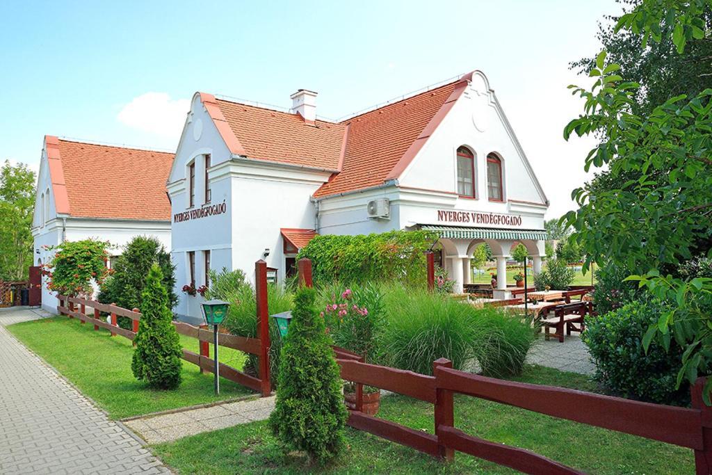 Nyerges Vendégfogadó Hegykő Exterior foto